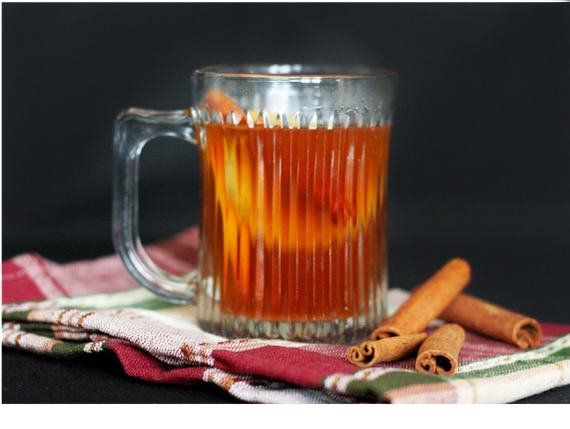 Hot-Cup-of-Mulled-Cider-with-Spiced-Rum-1024x771
