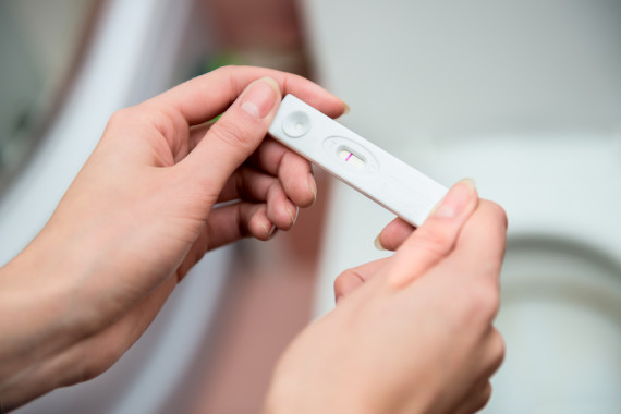 Should-Bars-Sell-Pregnancy-Tests-to-Help-Prevent-Pregnant-Women-from-Drinking