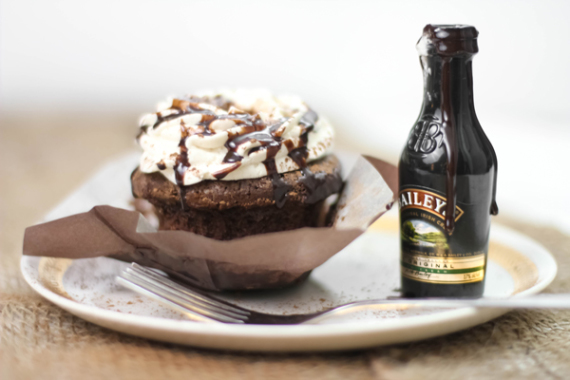 baileys-chocolate-and-caramel-irish-cream-cupcakes1