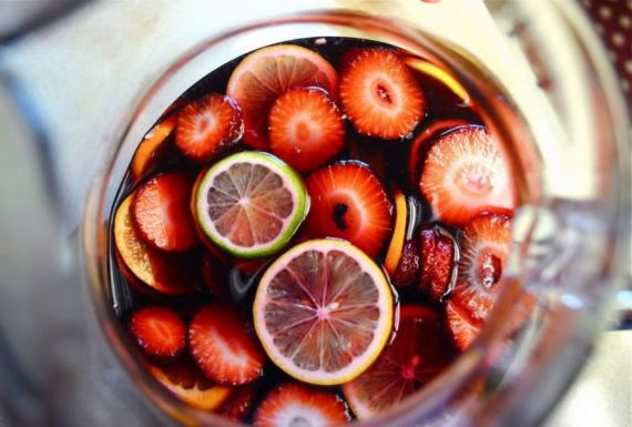 Pitcher-of-Sangria-900x608