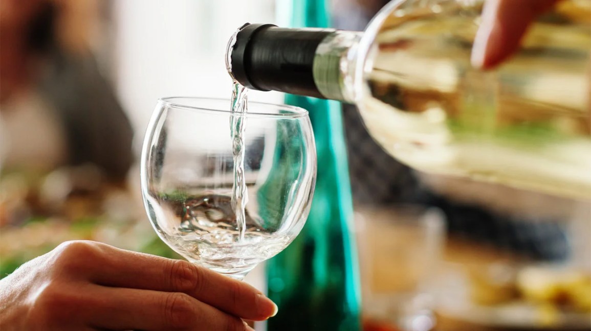 The Basics of White Wine DRINKING IN AMERICA